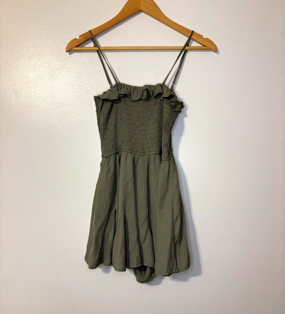 Mi Ami Women’s XS Green Solid Romper Smocked Ruffle Strappy Sleeveless